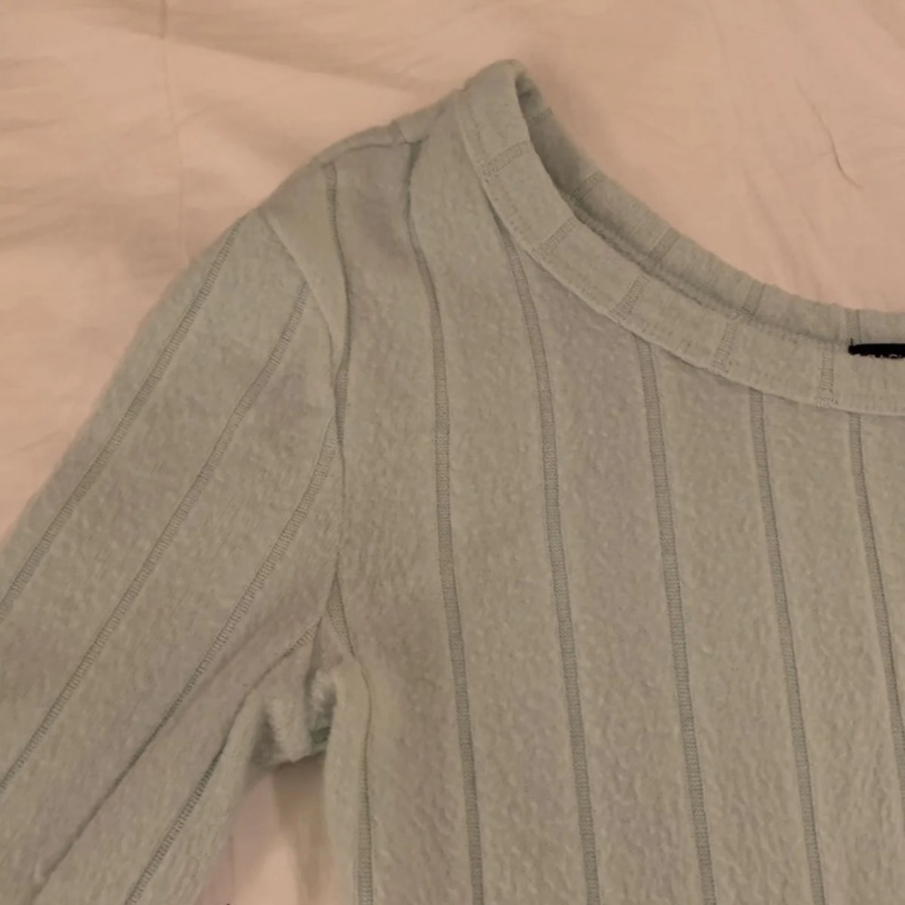 Cropped Ribbed Sweater - Picture 3 of 4